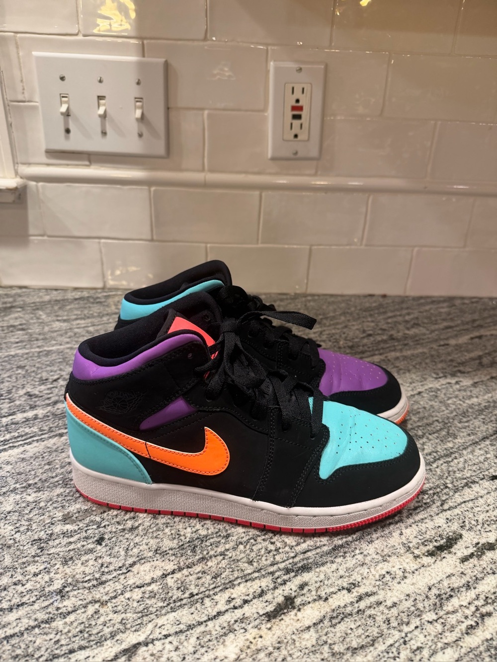 Youth Nike Air Jordan 1 Mid GS ‘Candy’ 554725-083 Size 6.5/Women’s 8
